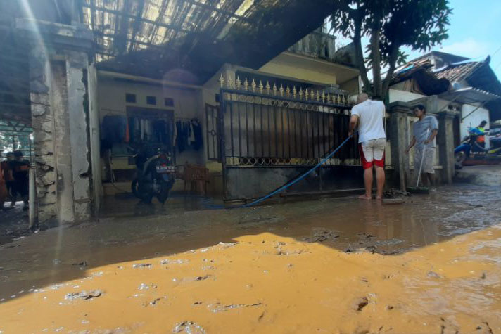 Pejaten Timur siagakan petugas dan posko pengungsian antisipasi banjir Pejaten Timur siagakan petugas dan posko pengungsian antisipasi banjir