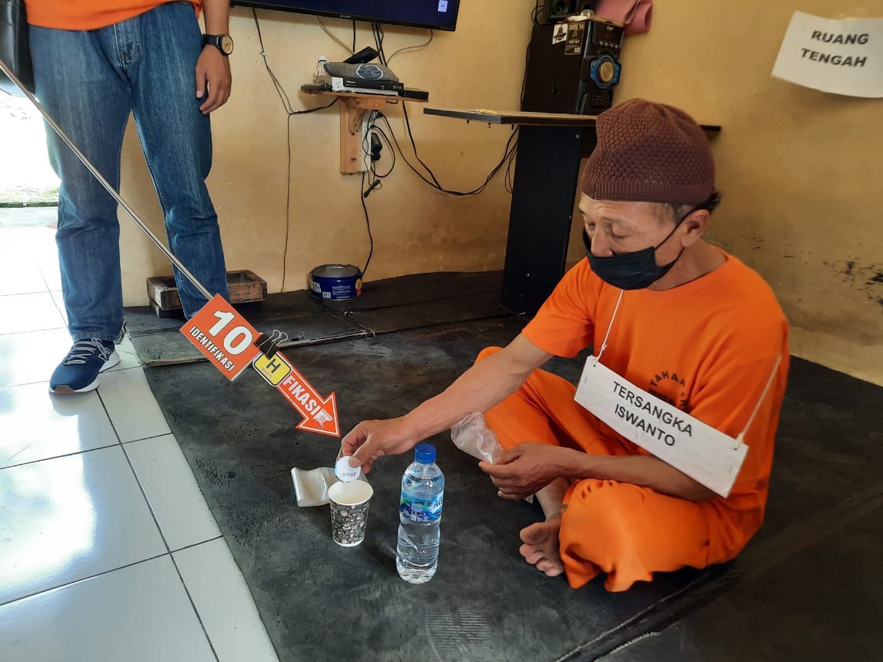 47 adegan rekontruksi, memperjelas peran tersangka dukun pengganda uang 47 adegan rekontruksi, memperjelas peran tersangka dukun pengganda uang