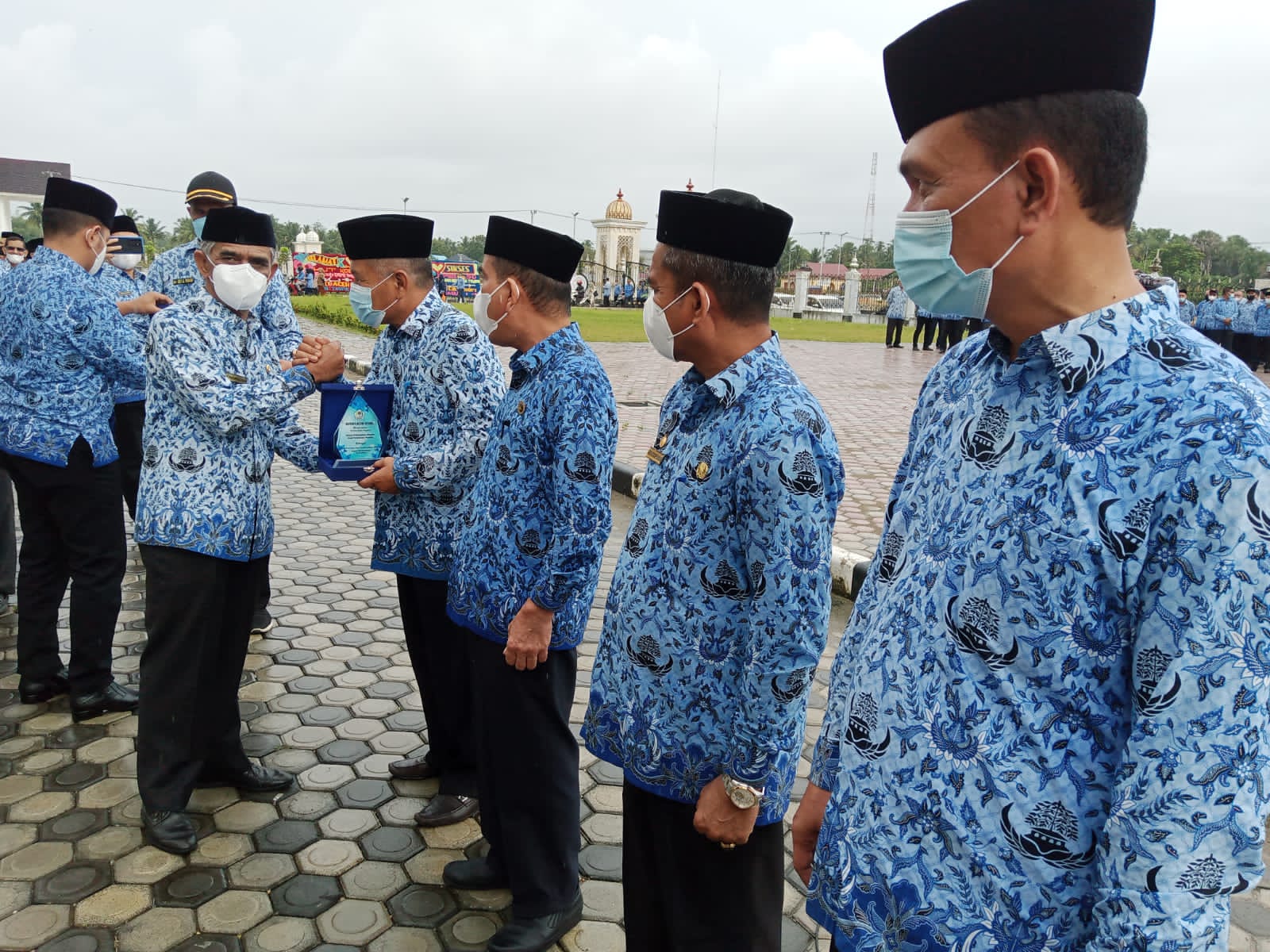 Kendati disiram gerimis, upacara HUT Korpri di Aceh Utara tetap khidmat Kendati disiram gerimis, upacara HUT Korpri di Aceh Utara tetap khidmat