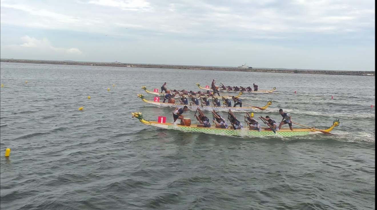 Yonif 8 Marinir Harimau Putih menjuarai lomba dayung perahu naga TNI-POLRI