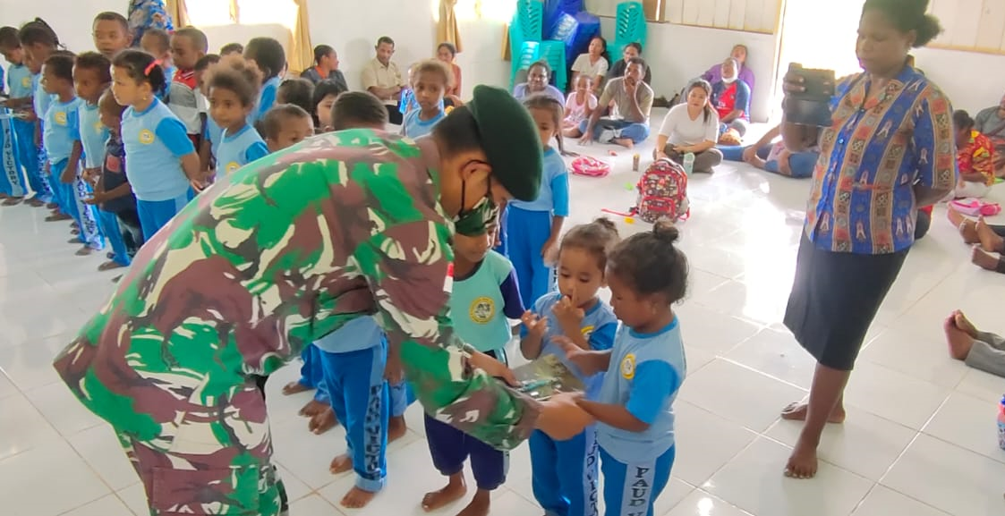 Beri motivasi pada generasi muda di usia dini, Satgas Yonif RK 751/VJS kunjungi sekolah Paud