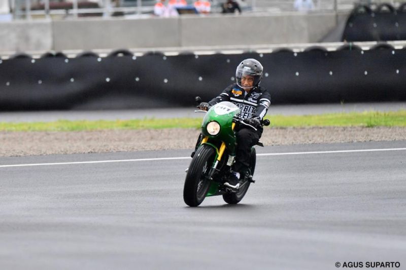 Presiden Jokowi jajal Sirkuit Mandalika dengan motor balap modifikasi
