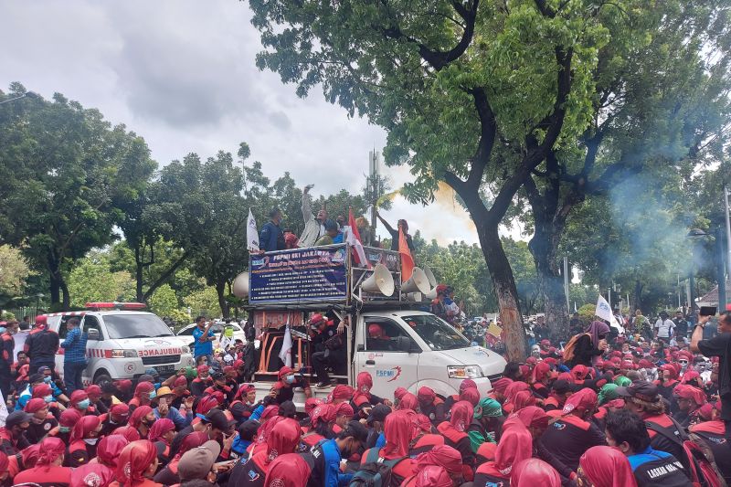 Lalu lintas Jalan Merdeka Selatan Jakarta Pusat tersendat