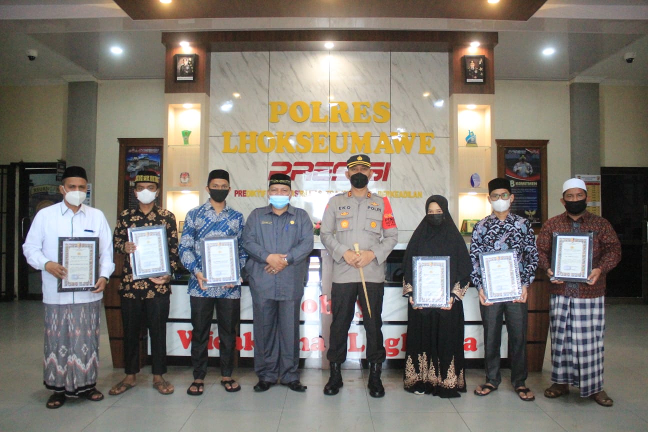 Serahkan penghargaan kepada juara MQK Aceh, ini pesan Kapolres Lhokseumawe Serahkan penghargaan kepada juara MQK Aceh, ini pesan Kapolres Lhokseumawe