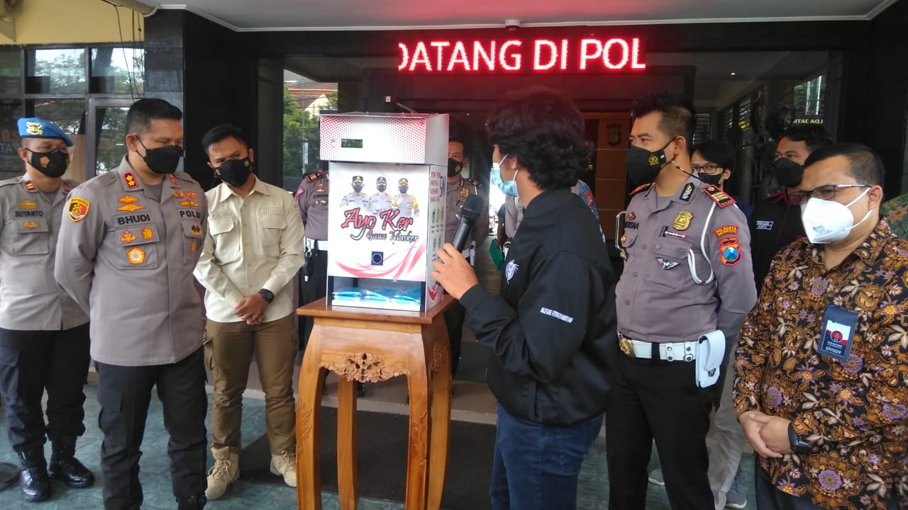 Dispenser Masker, kolaborasi Polresta Malang Kota dengan UB Malang Dispenser Masker, kolaborasi Polresta Malang Kota dengan UB Malang
