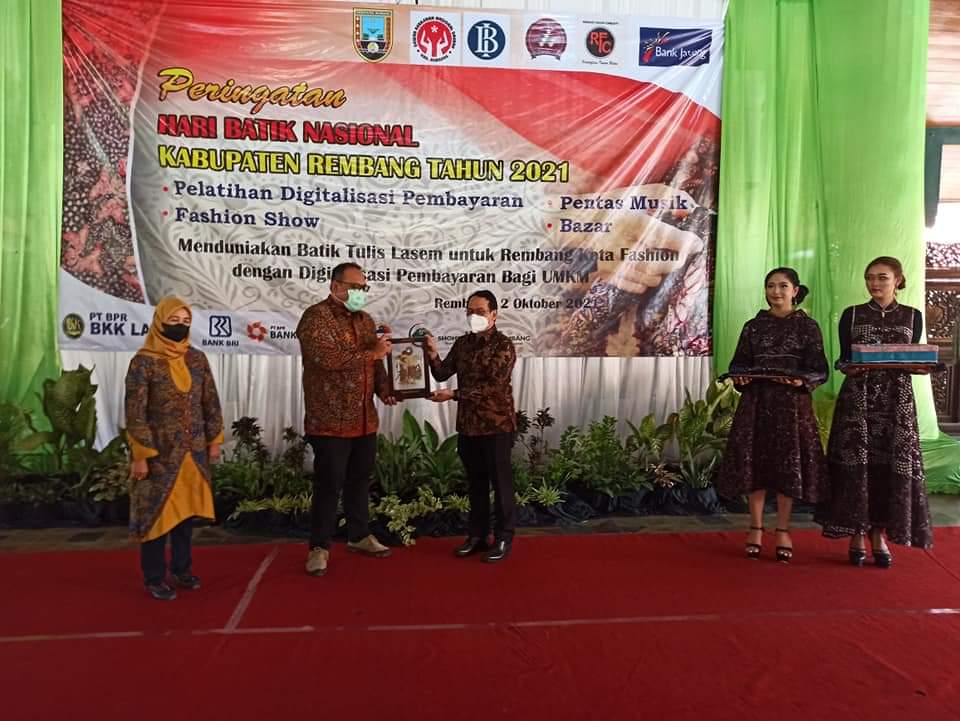 Hari Batik Nasional momentum melestarikan dan mengembangkan batik tulis Lasem Hari Batik Nasional momentum melestarikan dan mengembangkan batik tulis Lasem