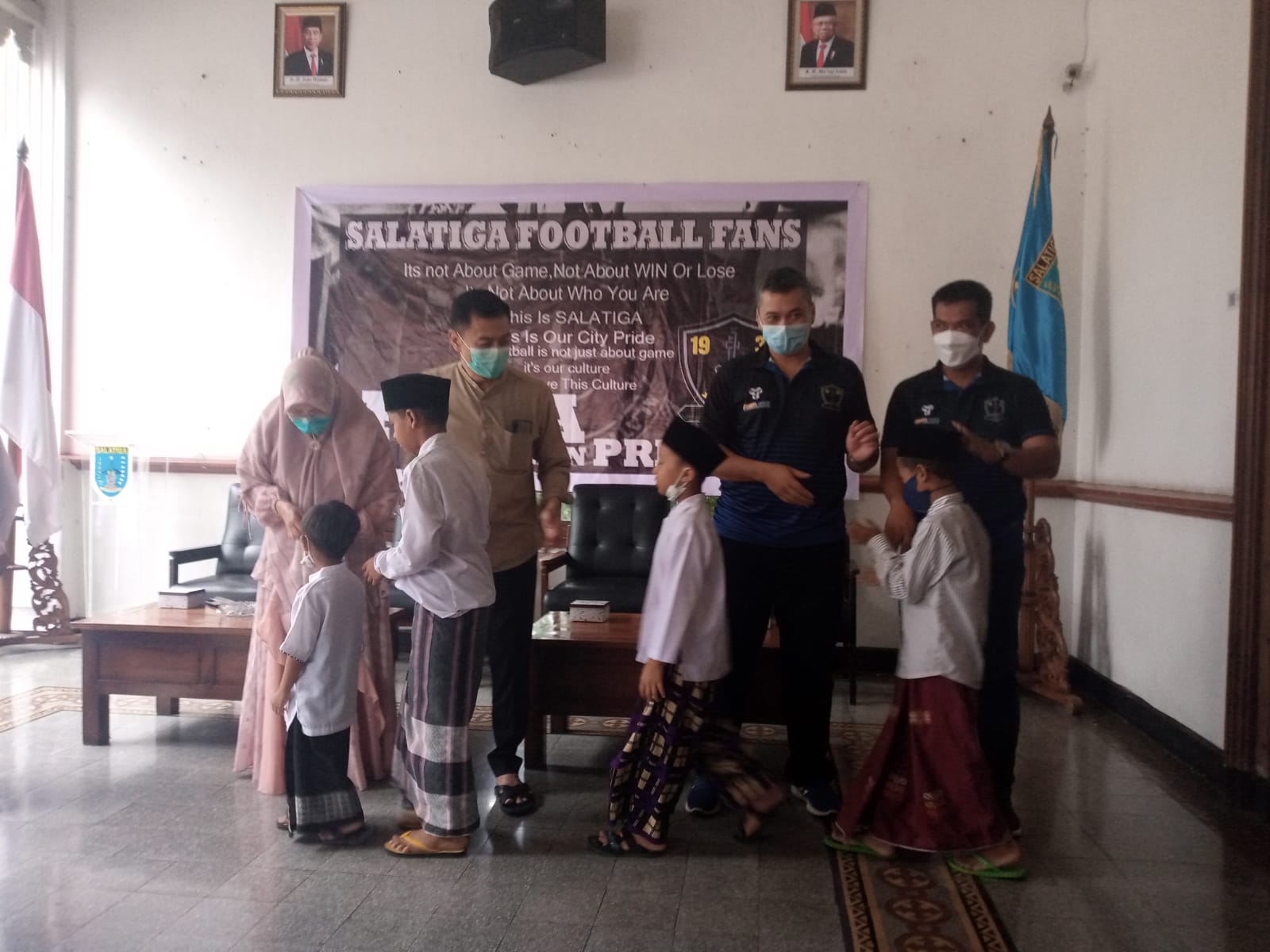 Santunan yatim piatu warnai launching manajemen PSISa Santunan yatim piatu warnai launching manajemen PSISa