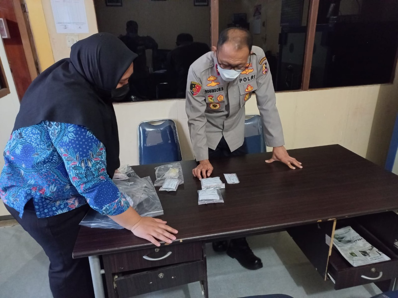 Dua pengedar sabu disinyalir jaringan Lapas Narkotika Rumbai ditangkap Dua pengedar sabu disinyalir jaringan Lapas Narkotika Rumbai ditangkap