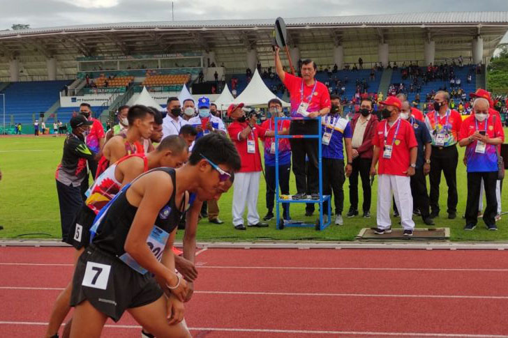 Luhut sebut akan bangun pusat pelatihan atletik khusus Indonesia Timur Luhut sebut akan bangun pusat pelatihan atletik khusus Indonesia Timur