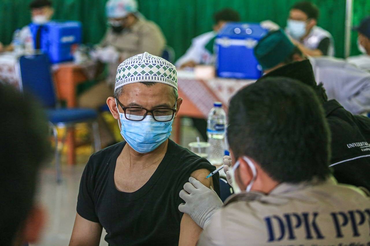 62.732.568 penduduk Indonesia mendapat vaksinasi dosis kedua 62.732.568 penduduk Indonesia mendapat vaksinasi dosis kedua