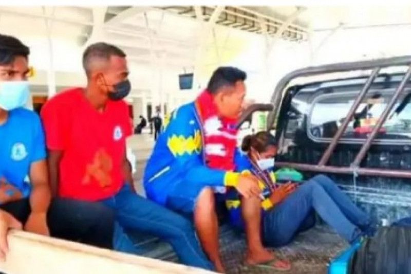 DPRD sesalkan atlet NTT peraih emas PON dijemput dengan mobil pick up DPRD sesalkan atlet NTT peraih emas PON dijemput dengan mobil pick up