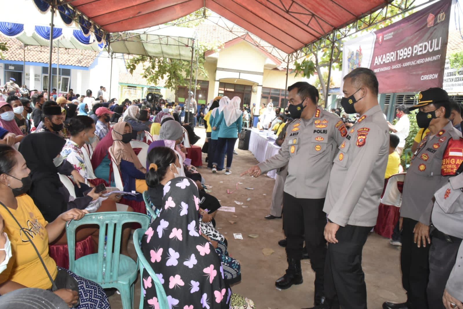 AKABRI 1999 Peduli gelar vaksinasi massal dan salurkan bansos di wilayah Polresta Cirebon