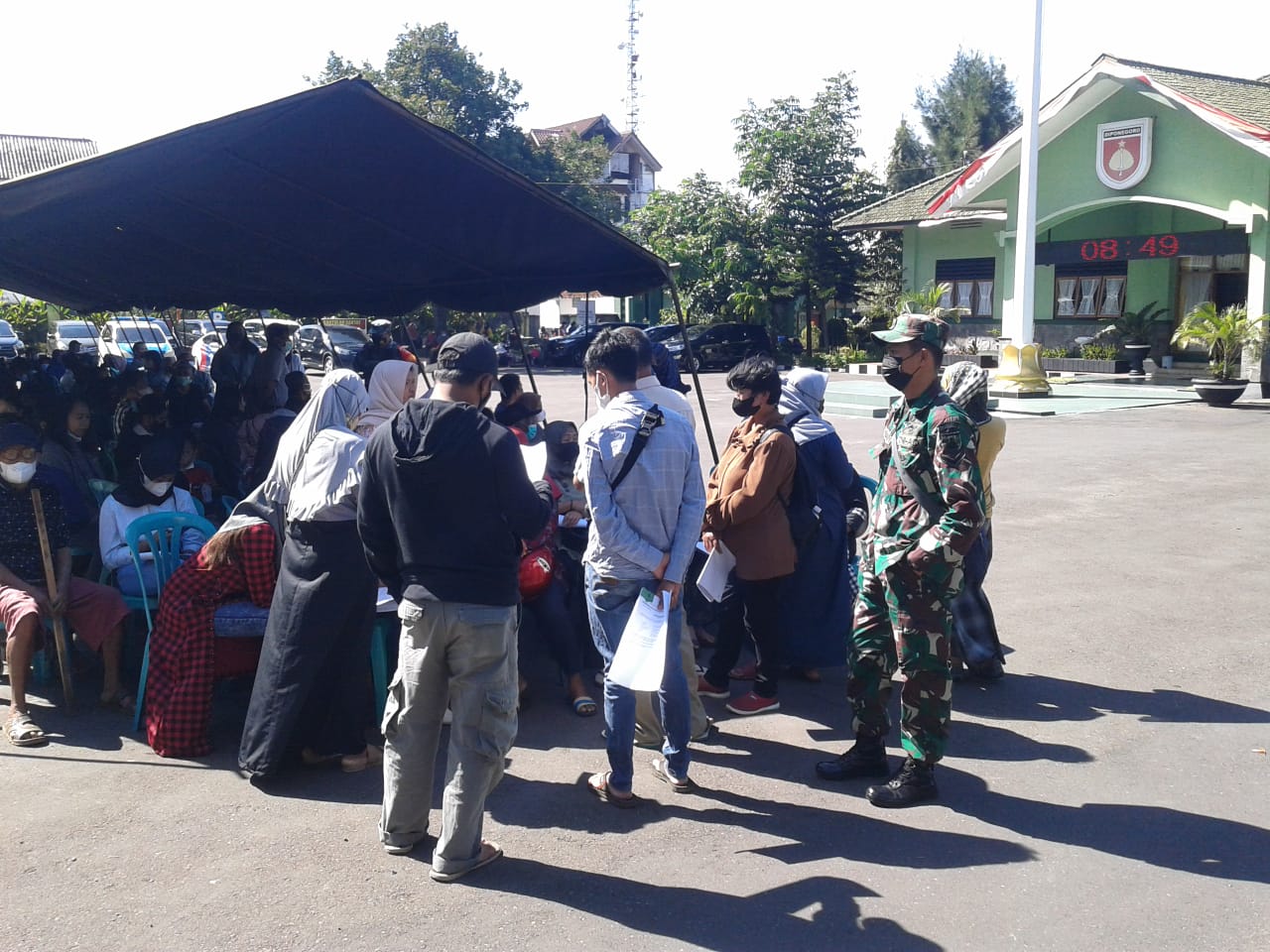 Ribuan pedagang dapat bantuan modal dari TNI Ribuan pedagang dapat bantuan modal dari TNI