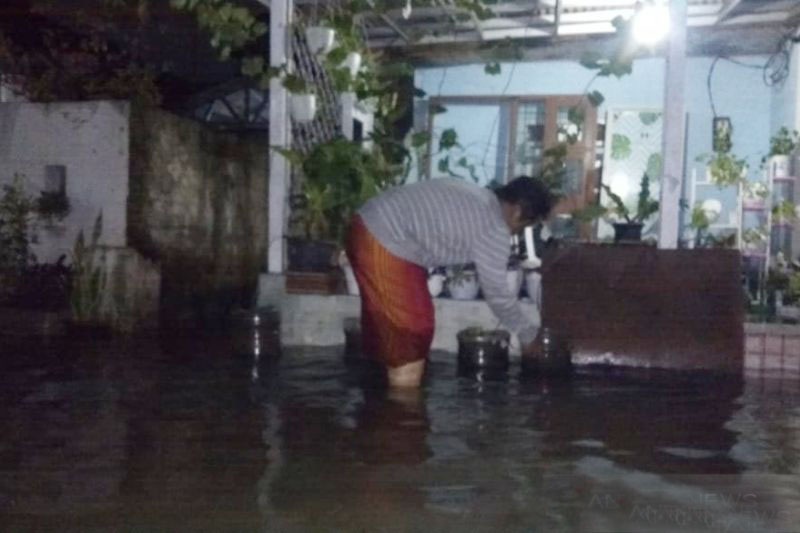 Kampung Bojong Jengkol Cilebut terendam banjir hingga sepinggang