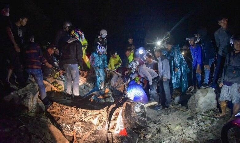 Polisi berlakukan buka tutup jalur Medan-Berastagi akibat longsor Polisi berlakukan buka tutup jalur Medan-Berastagi akibat longsor