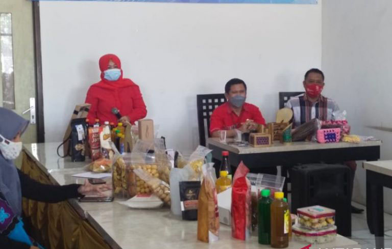 Probolinggo akan miliki UKM Mart untuk bangkitkan UMKM di masa pandemi Probolinggo akan miliki UKM Mart untuk bangkitkan UMKM di masa pandemi