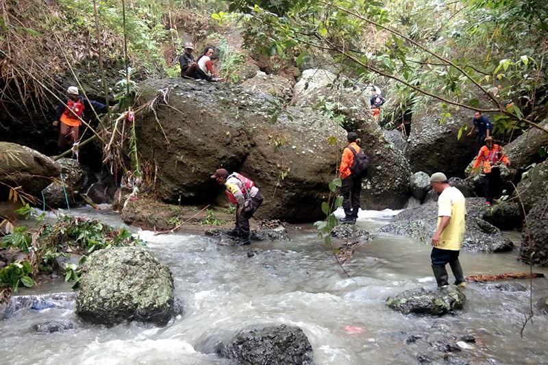 Basarnas Cilacap cari warga tenggelam di Sungai Sampang Kebumen Basarnas Cilacap cari warga tenggelam di Sungai Sampang Kebumen