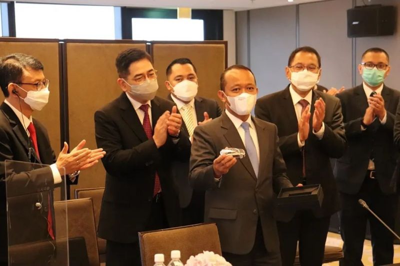 Bahlil peroleh komitmen investasi baterai listrik usai temui Foxconn Bahlil peroleh komitmen investasi baterai listrik usai temui Foxconn
