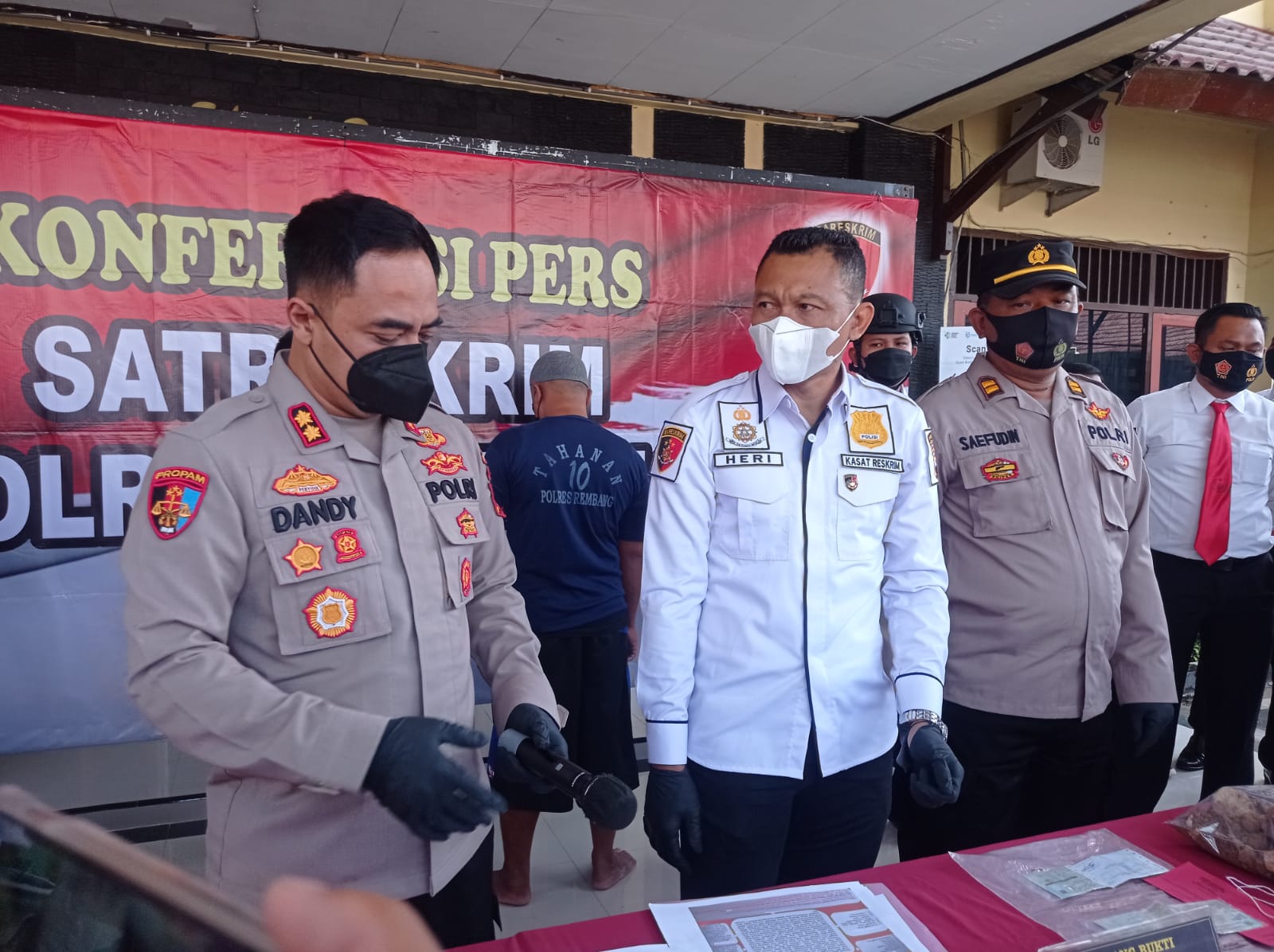 Pengembangan kasus tambang ilegal, polisi tetapkan 2 tersangka pemilik senpi ilegal Pengembangan kasus tambang ilegal, polisi tetapkan 2 tersangka pemilik senpi ilegal