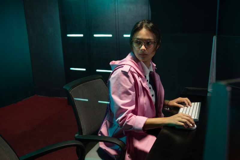 Trailer A World Without perlihatkan ketegangan di film Nia Dinata