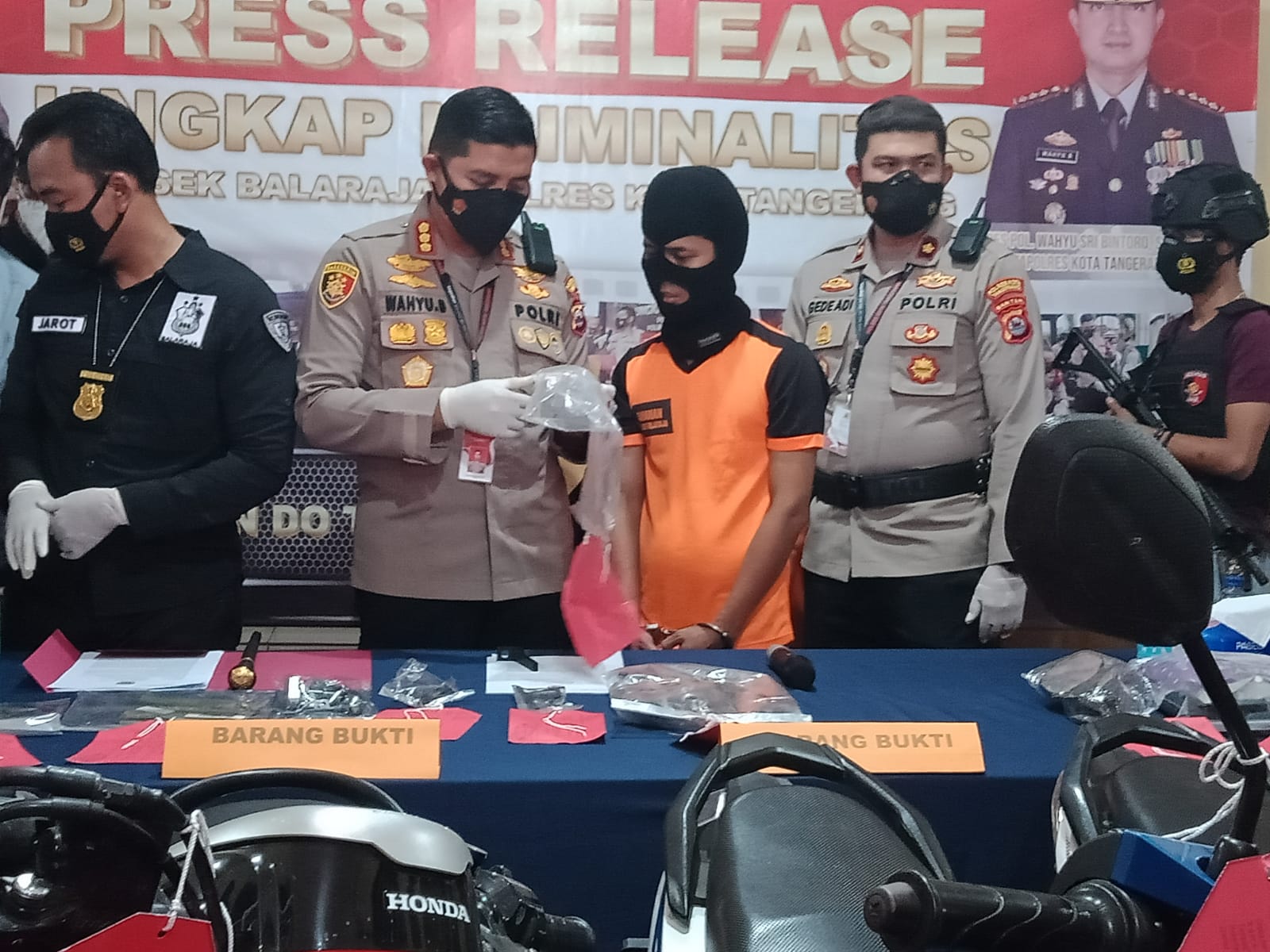 Dua sejoli pelaku pencurian sepeda motor ditangkap petugas