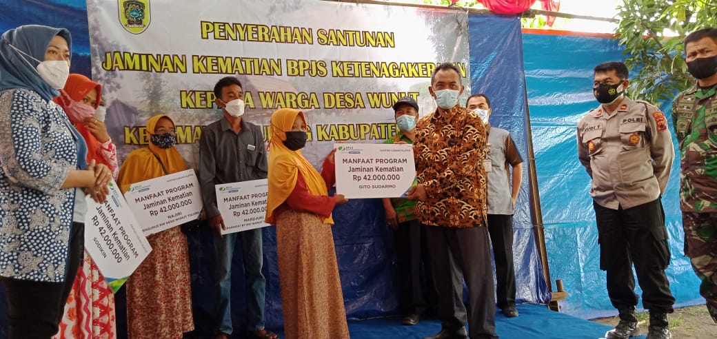 Serahkan santunan kematian, BPJS Ketenagakerjaan Klaten: Jaminan sosial itu penting Serahkan santunan kematian, BPJS Ketenagakerjaan Klaten: Jaminan sosial itu penting