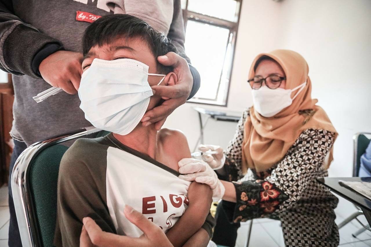 73.290.688 penduduk Indonesia telah menerima vaksin dosis lengkap 73.290.688 penduduk Indonesia telah menerima vaksin dosis lengkap