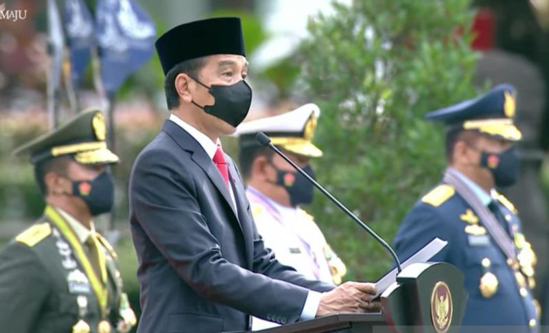 Presiden Jokowi minta TNI selalu aktif hadapi beragam spektrum ancaman Presiden Jokowi minta TNI selalu aktif hadapi beragam spektrum ancaman