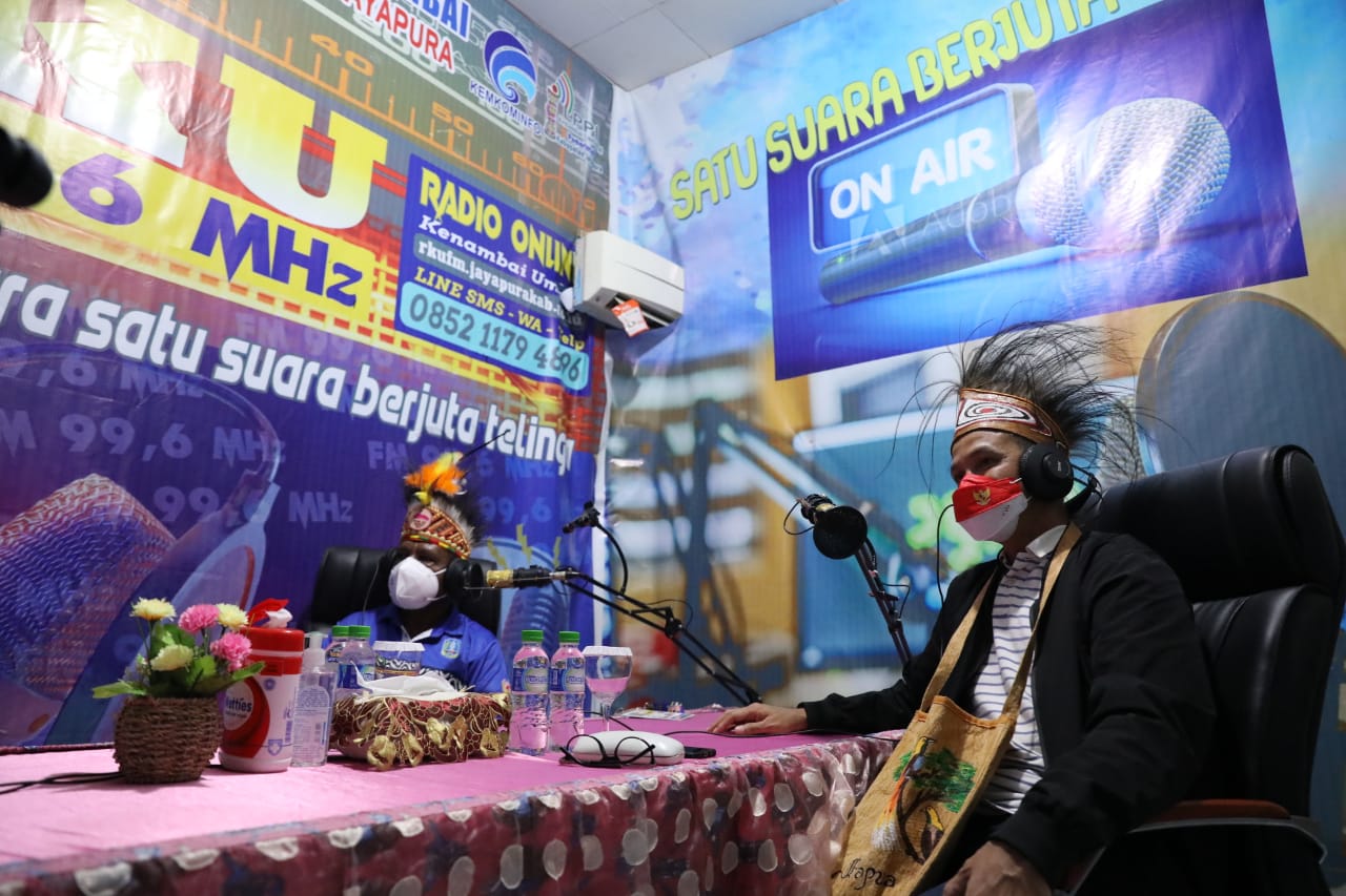 Kunjungi Papua, Ganjar sapa crew radio Kenambai Umbai Kunjungi Papua, Ganjar sapa crew radio Kenambai Umbai