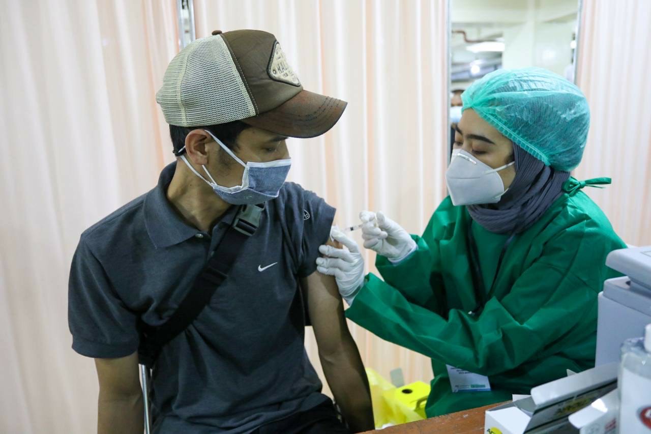 Penerima dua dosis vaksin COVID-19 di Indonesia capai 67,17 juta orang Penerima dua dosis vaksin COVID-19 di Indonesia capai 67,17 juta orang