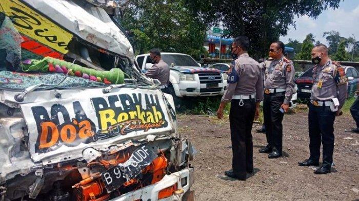 17 Oktober 2020: Kecelakaan beruntun di Puncak Bogor
