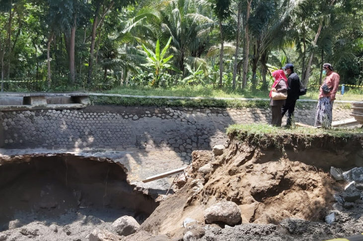 Kulon Progo uji coba alirkan air irigasi Kalibawang di Pantog Wetan Kulon Progo uji coba alirkan air irigasi Kalibawang di Pantog Wetan