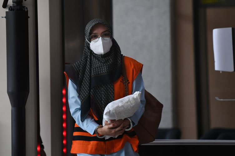 KPK amankan dokumen kasus gratifikasi dan TPPU Puput Tantriana Sari