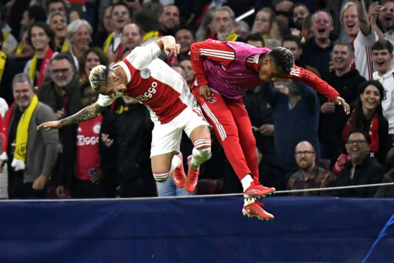 Ajax gasak Dortmund empat gol tanpa balas