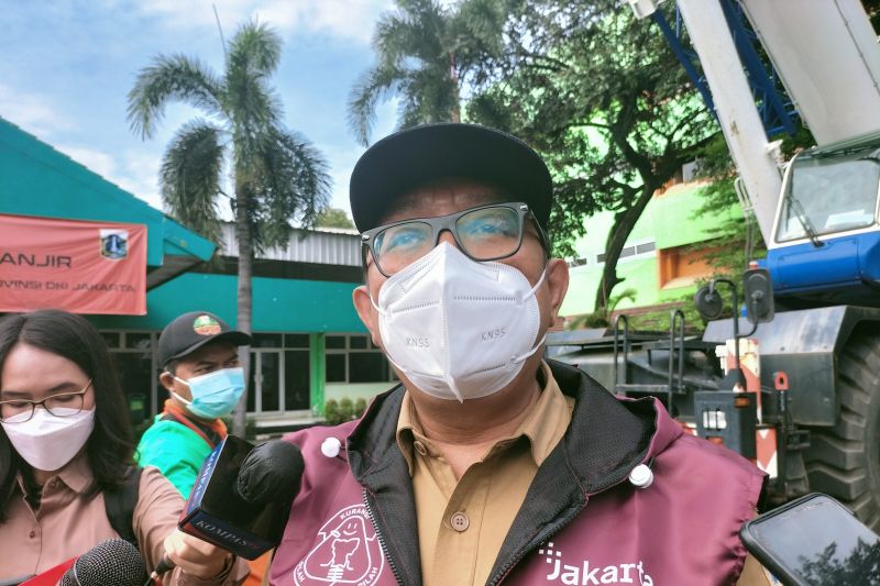 Dinas LH DKI siagakan personel di pintu air saat musim hujan Dinas LH DKI siagakan personel di pintu air saat musim hujan