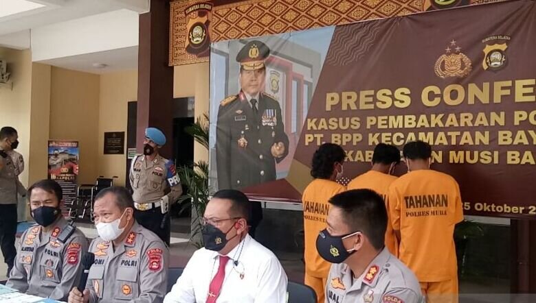 Polisi tetapkan tiga tersangka kasus pembakaran pos timbangan di Muba Polisi tetapkan tiga tersangka kasus pembakaran pos timbangan di Muba