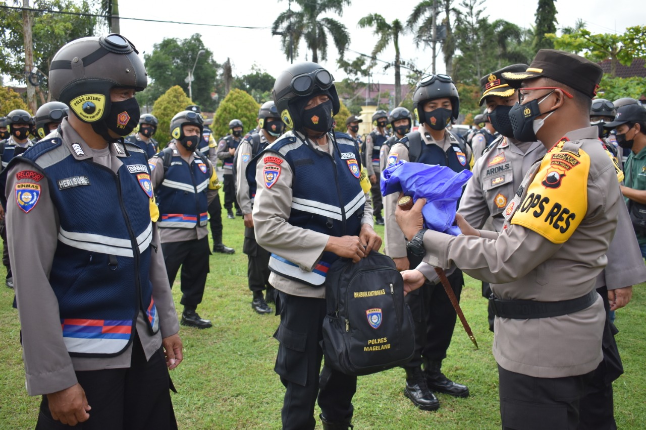 Bhabinkamtibmas ujung tombak kepolisian deteksi dini masalah di masyarakat Bhabinkamtibmas ujung tombak kepolisian deteksi dini masalah di masyarakat