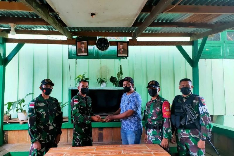 Warga perbatasan RI-PNG serahkan amunisi ke Satgas TNI