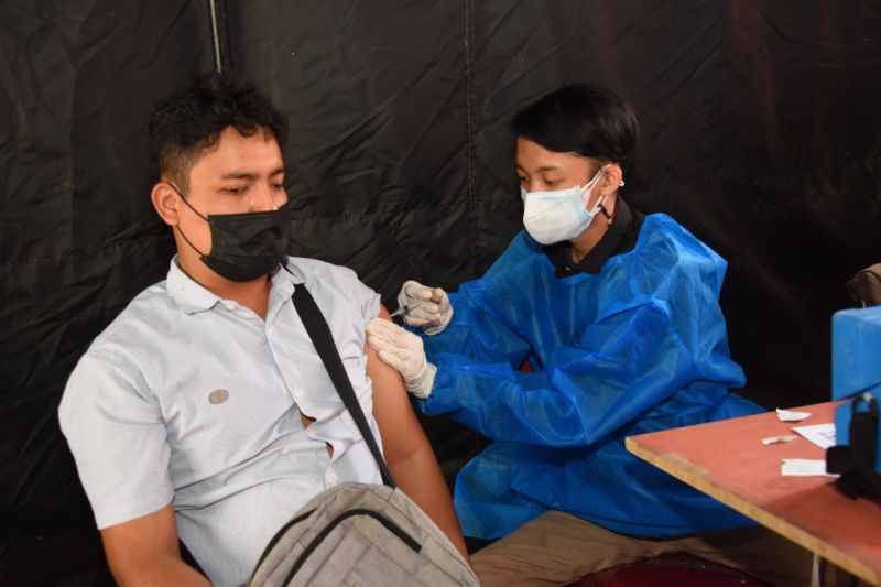 19,64 juta warga Jabar sudah divaksin dosis pertama COVID-19 19,64 juta warga Jabar sudah divaksin dosis pertama COVID-19