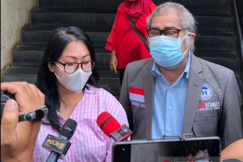 Seorang ibu laporkan oknum polisi ke Polda Metro