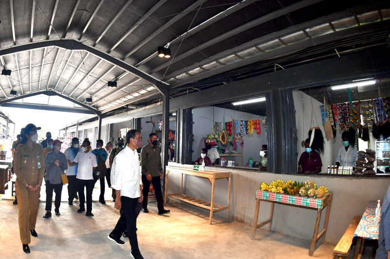 Presiden Jokowi kunjungi Pasar Sota di Merauke Presiden Jokowi kunjungi Pasar Sota di Merauke