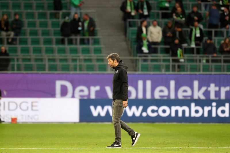 Delapan kali tanding tak pernah menang, Mark van Bommel dipecat