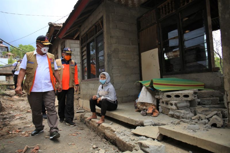 Kepala BNPB lakukan peninjauan ke lokasi terdampak gempa Bali Kepala BNPB lakukan peninjauan ke lokasi terdampak gempa Bali