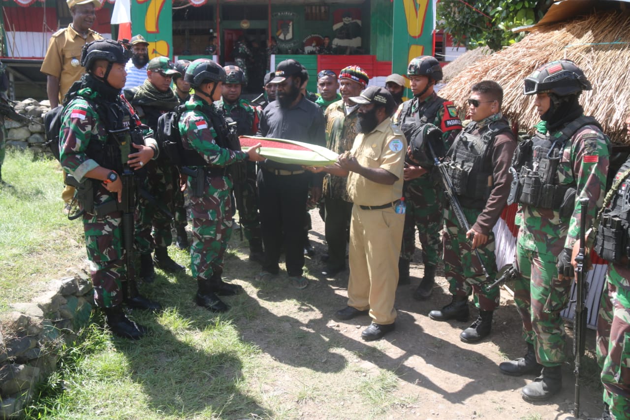 Dansatgas Pamrahwan Yonif RK 751/VJS tatap muka dengan tokoh Papua