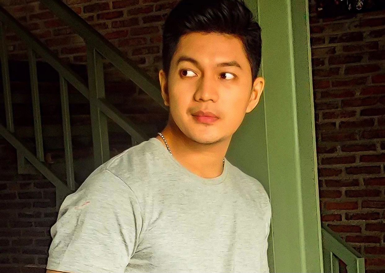<i>Wara wiri</i> di FTV, artis Revan Farnur jajal karir di dunia musik <i>Wara wiri</i> di FTV, artis Revan Farnur jajal karir di dunia musik
