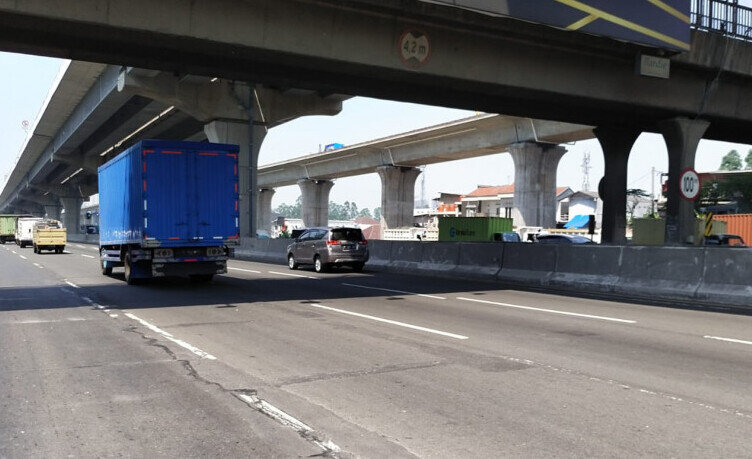 Jasa Marga perbaiki dua titik Tol Jakarta-Cikampek Jasa Marga perbaiki dua titik Tol Jakarta-Cikampek