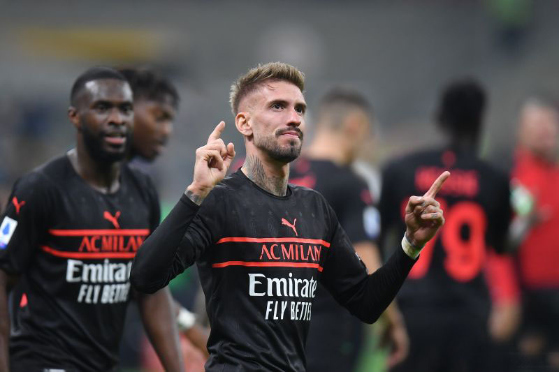 AC Milan puncaki klasemen usai menang dramatis 3-2 atas Hellas Verona