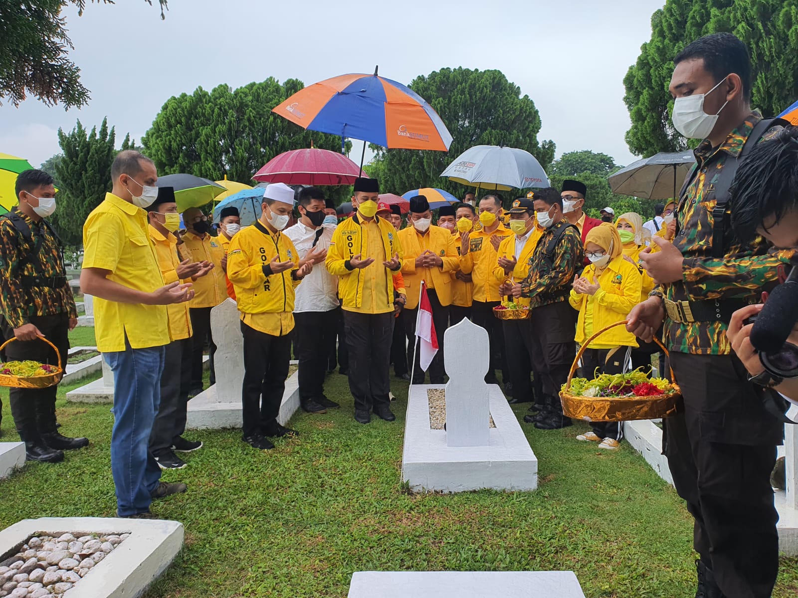 Awali HUT ke-57 Golkar, Golkar Sumut ziarah ke Taman Makam Pahlawan Bukit Barisan Awali HUT ke-57 Golkar, Golkar Sumut ziarah ke Taman Makam Pahlawan Bukit Barisan
