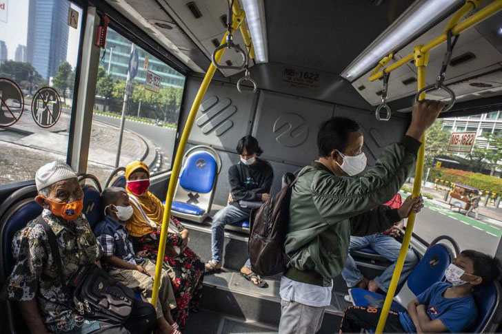 TransJakarta mulai layani penumpang dengan kapasitas normal TransJakarta mulai layani penumpang dengan kapasitas normal
