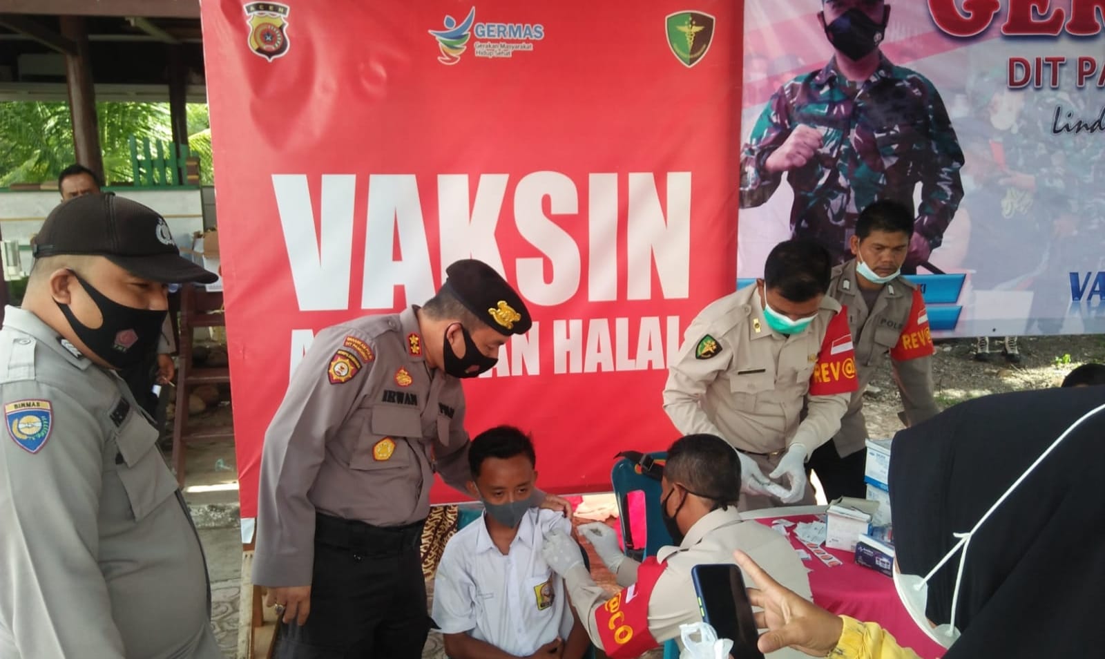 Ditpamobvit Polda Aceh gelar Vaksinasi Saweu Gampong
